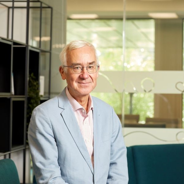 Dr Andrew McCulloch